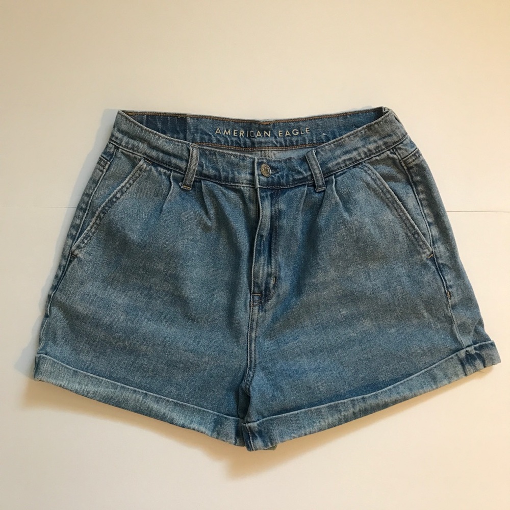 American Eagle AE Mom Short Size 4 Pleat Front